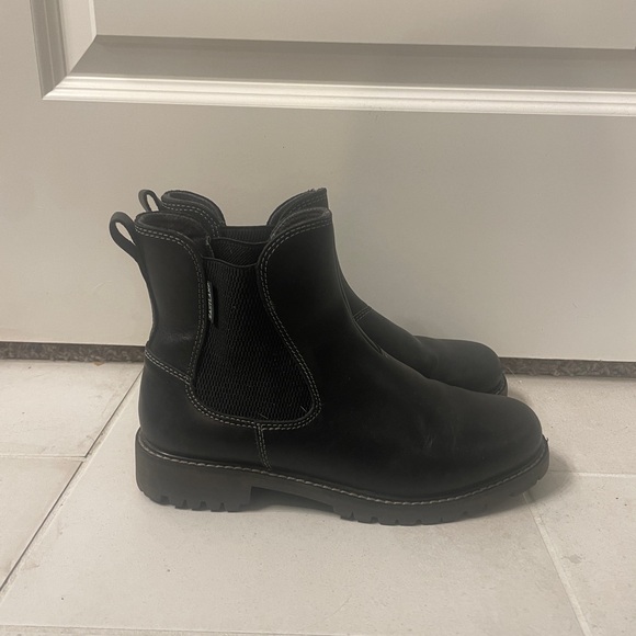 Eastland Ida Chelsea Boots - Picture 2 of 3